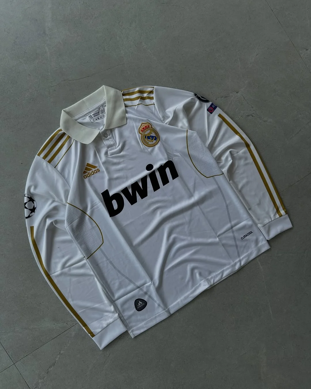 REAL MADRID RETRO 2011-12 HOME COLLAR FULL SLEEVE RONALDO ( EMBROIDERY LOGOS)