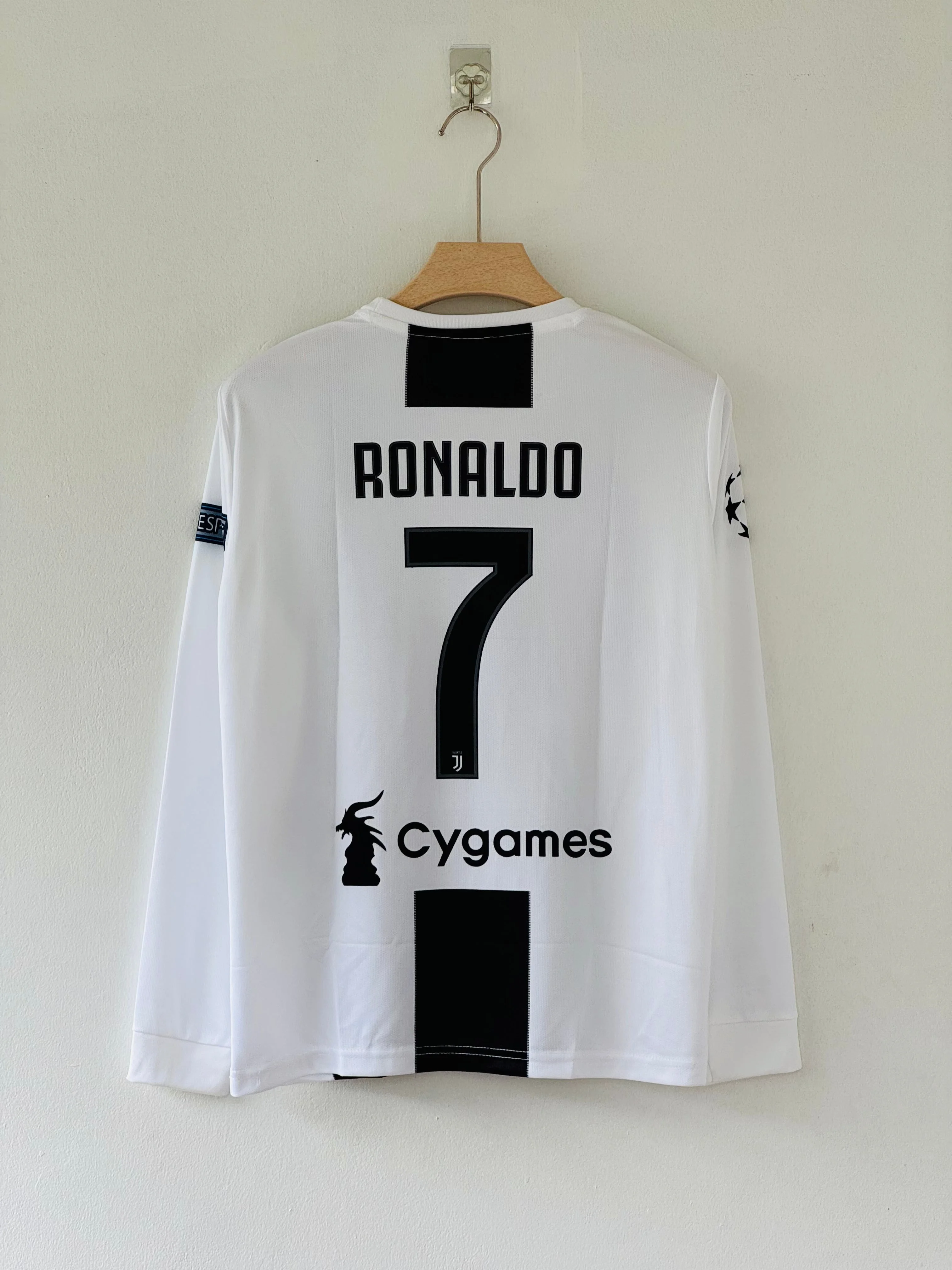 JUVENTUS RETRO 2018-19 HOME KIT FULL SLEEVE RONALDO (EMBROIDERY LOGOS)
