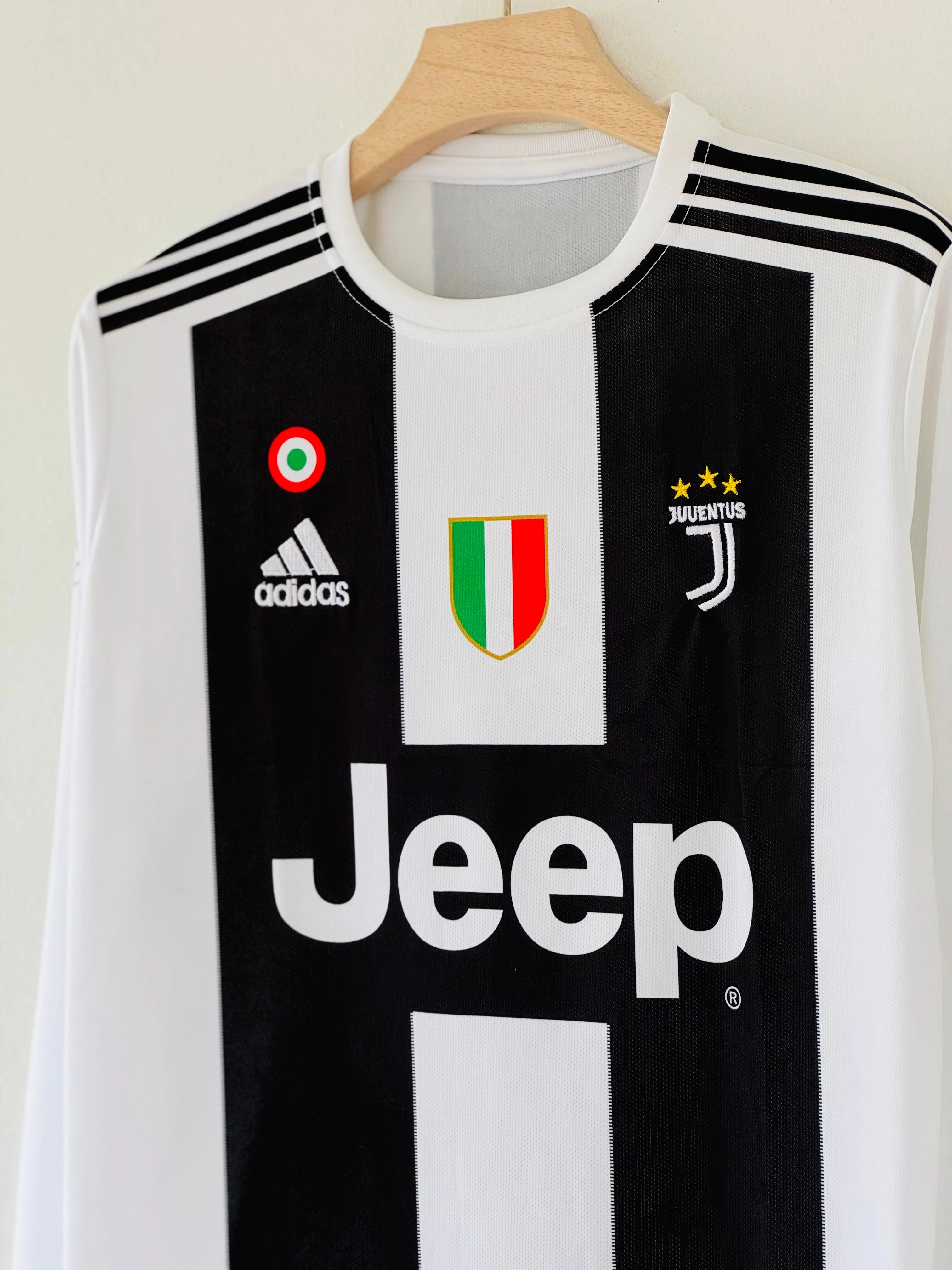JUVENTUS RETRO 2018-19 HOME KIT FULL SLEEVE RONALDO (EMBROIDERY LOGOS)