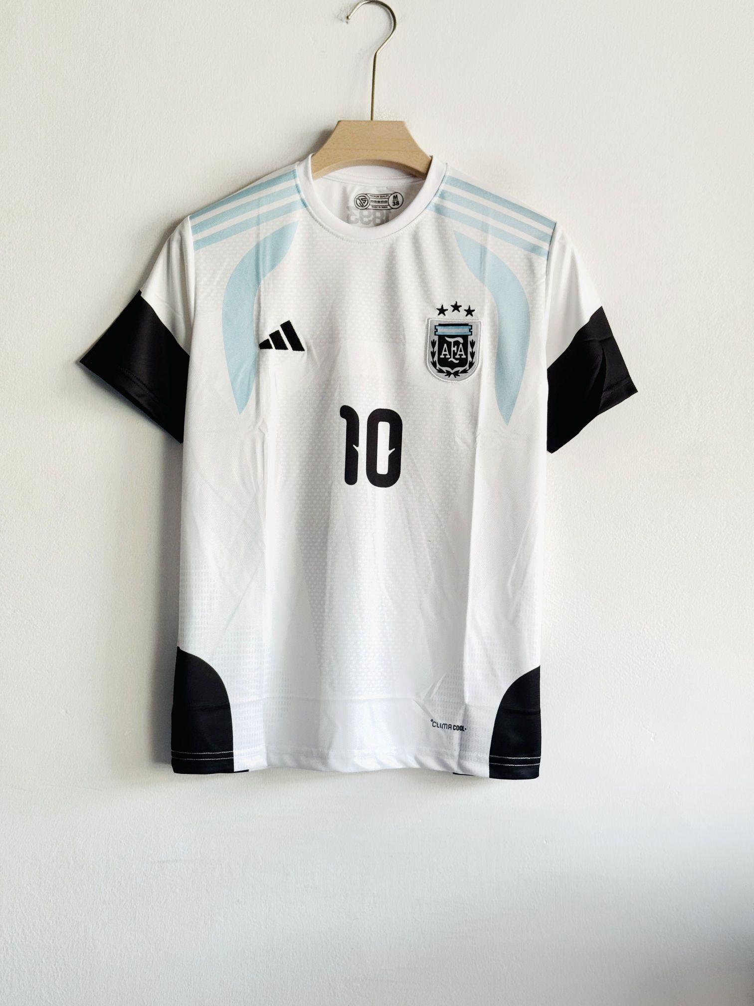 ARGENTINA 2025 TRAINING KIT MESSI (EMBROIDERY LOGOS)