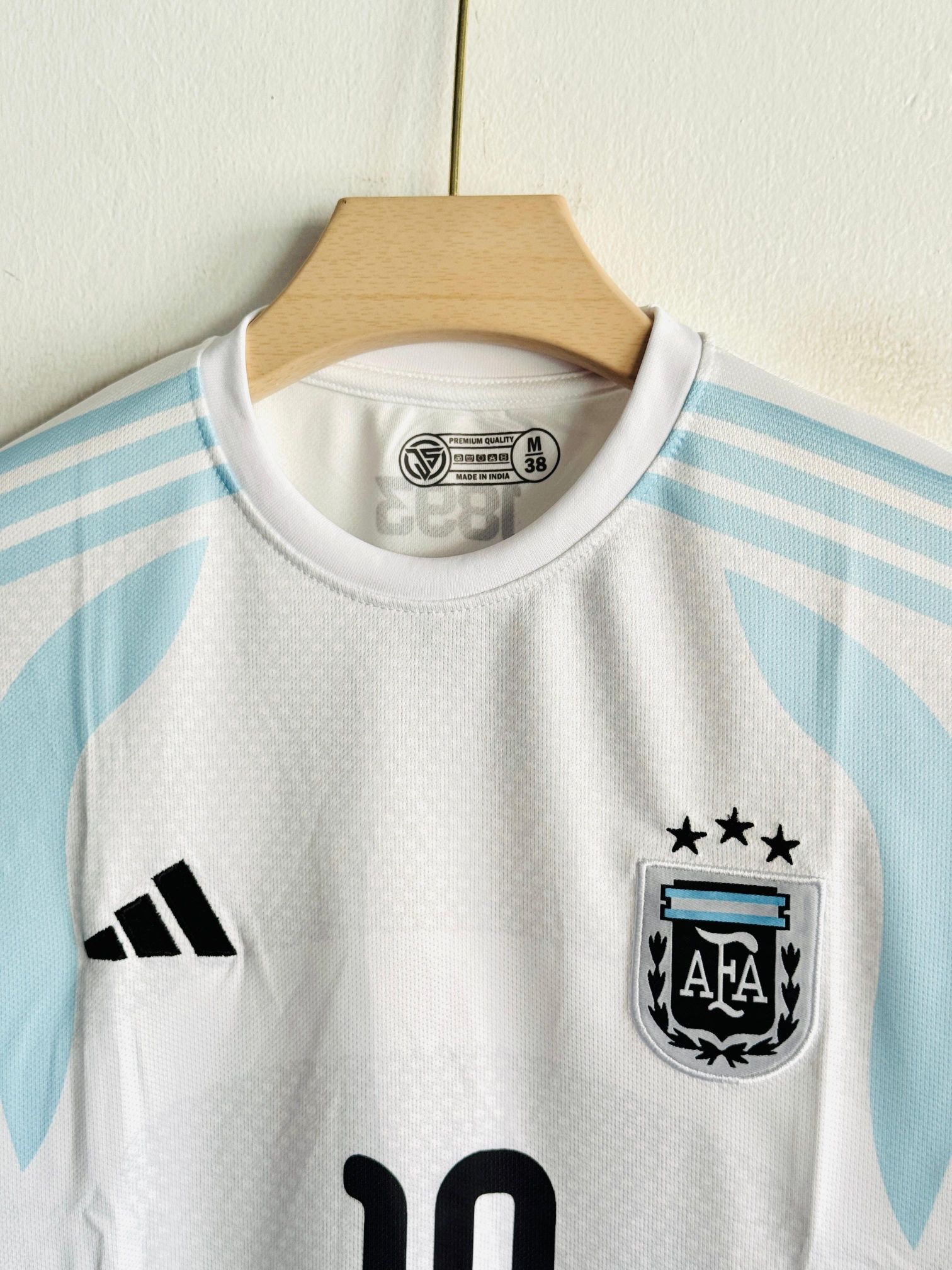 ARGENTINA 2025 TRAINING KIT MESSI (EMBROIDERY LOGOS)