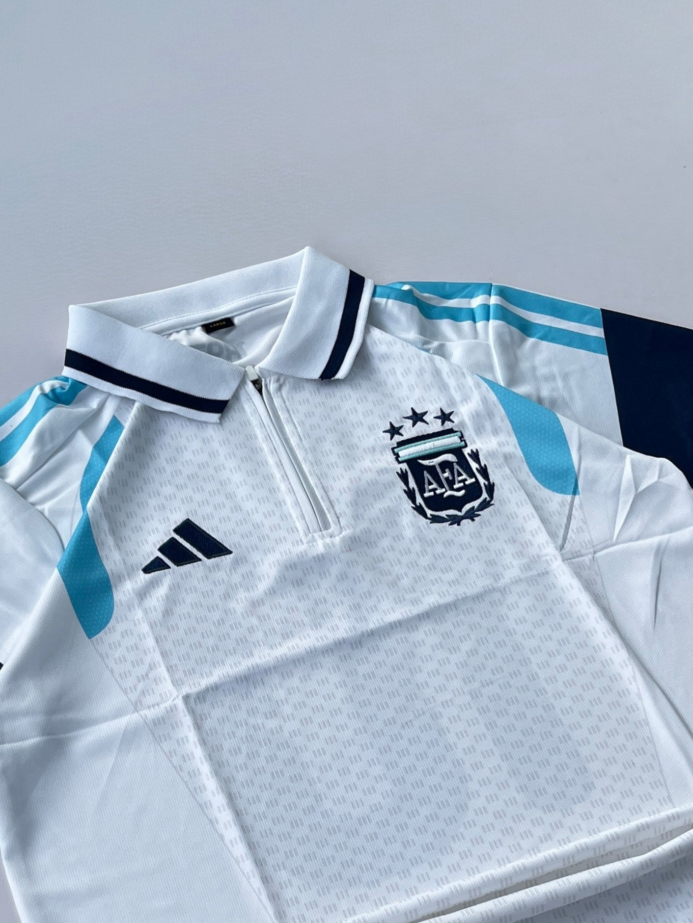ARGENTINA 2026 WORLD TRAVELING KIT POLO MESSI (EMBROIDERY LOGOS)