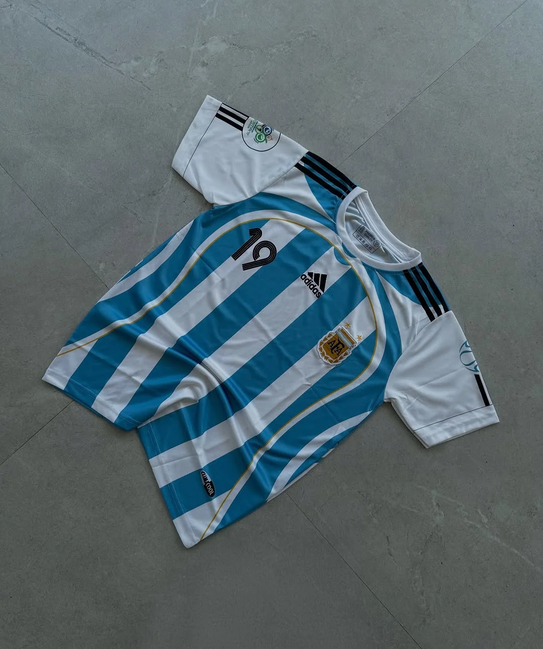 ARGENTINA RETRO 2006 HOME MESSI (EMBROIDERY LOGOS)
