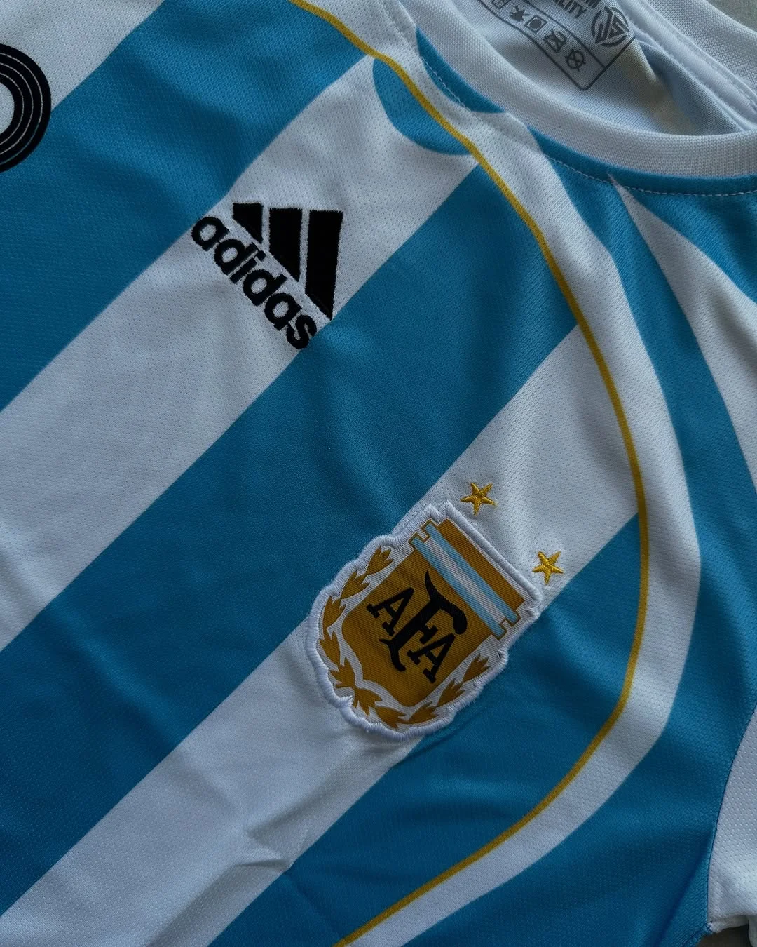 ARGENTINA RETRO 2006 HOME MESSI (EMBROIDERY LOGOS)