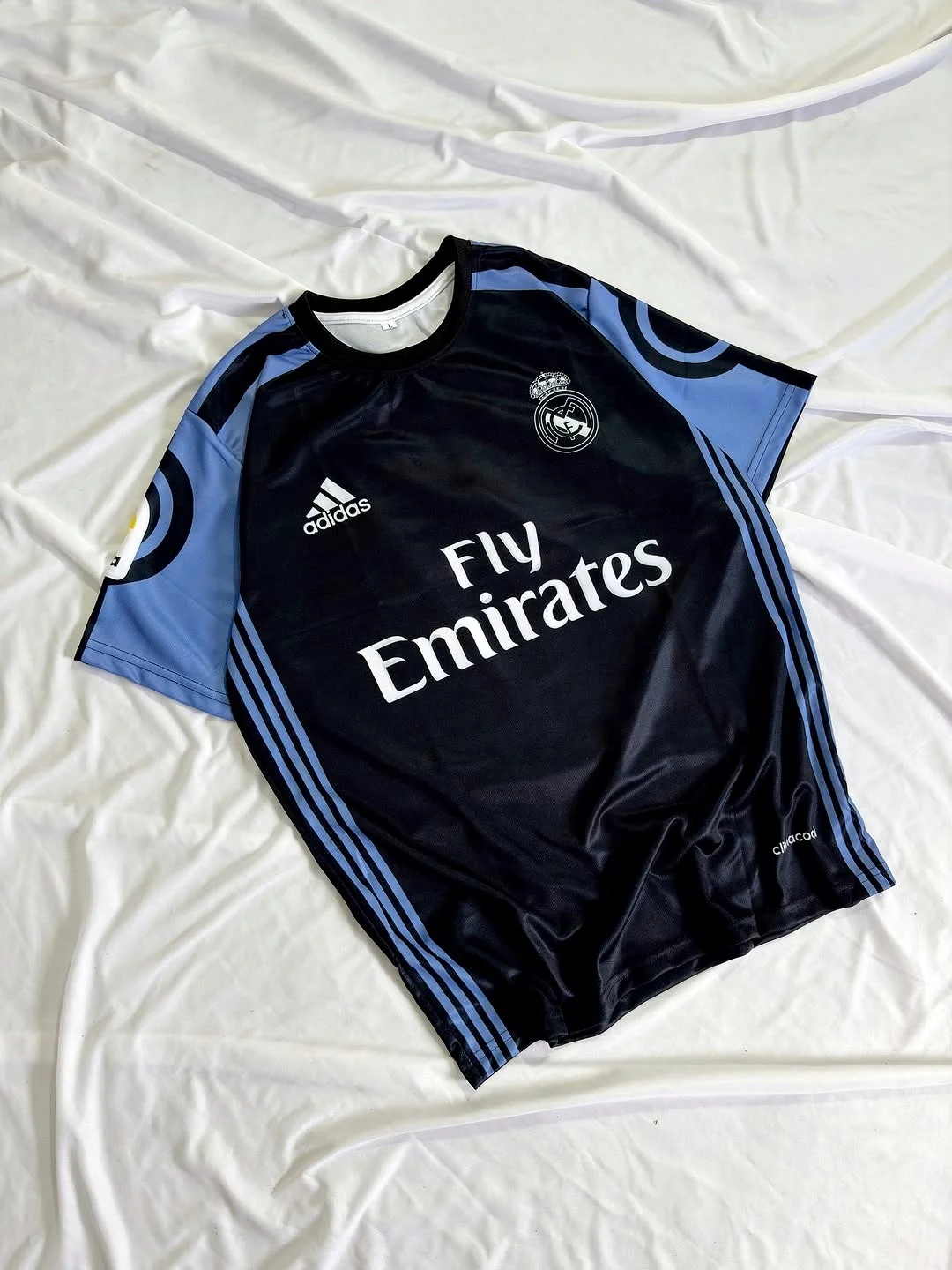 REAL MADRID RETRO 2016-17 THIRD BALE