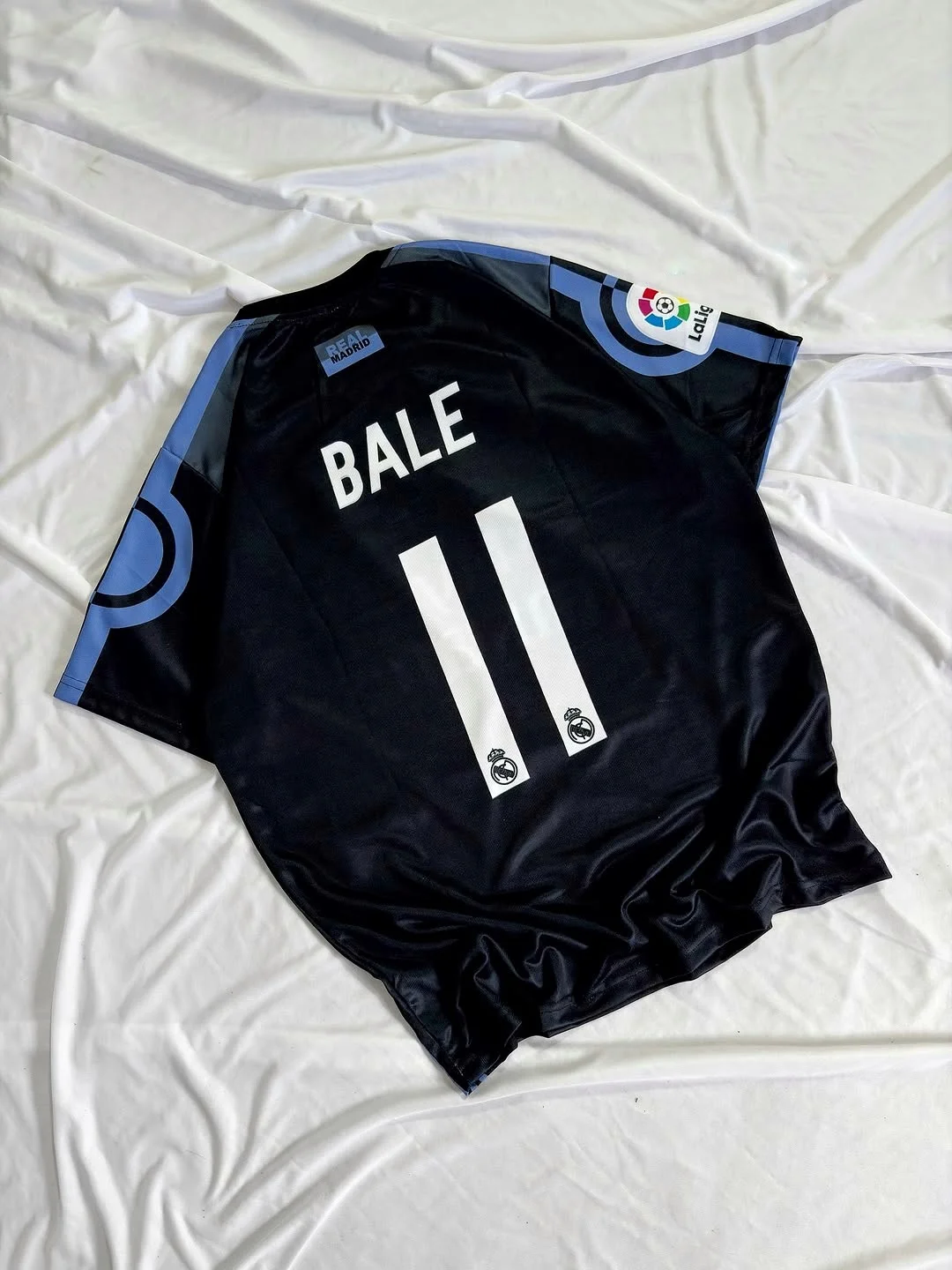 REAL MADRID RETRO 2016-17 THIRD BALE