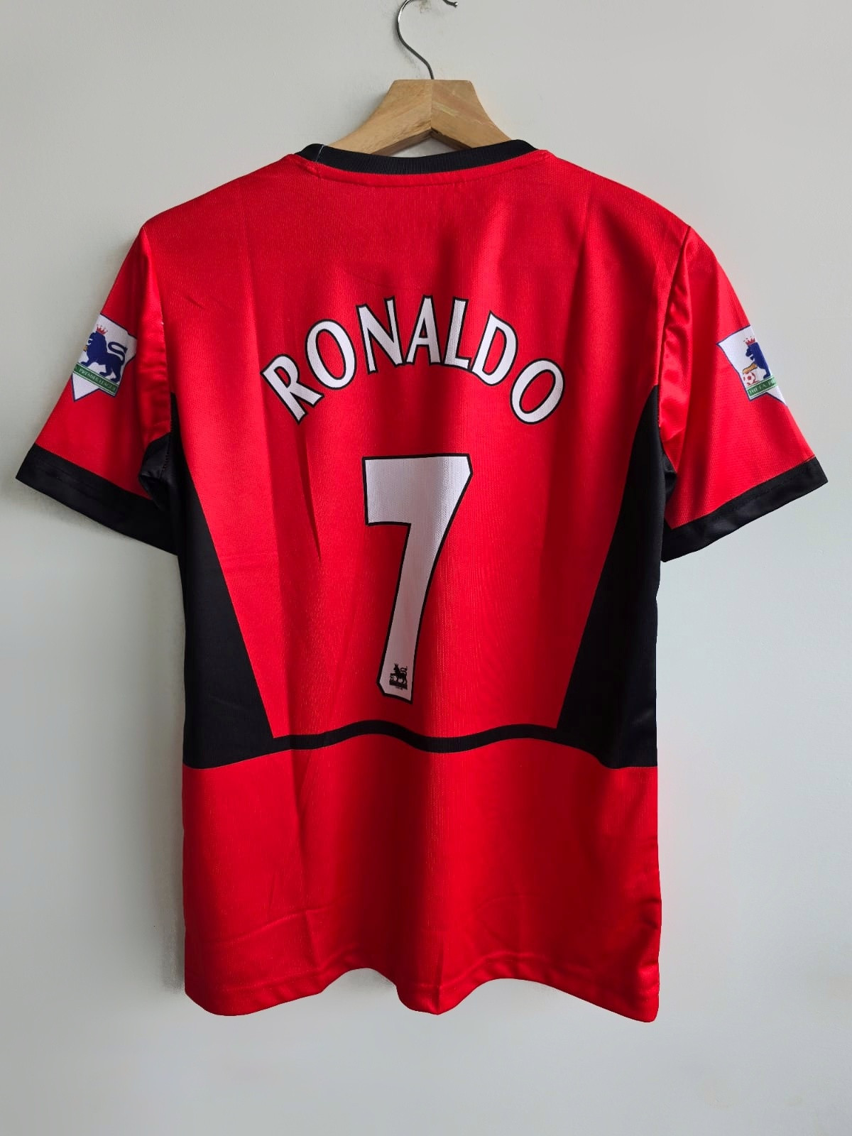 MANCHESTER UNITED RETRO 2003-04 HOME KIT RONALDO (EMBROIDERY LOGOS)