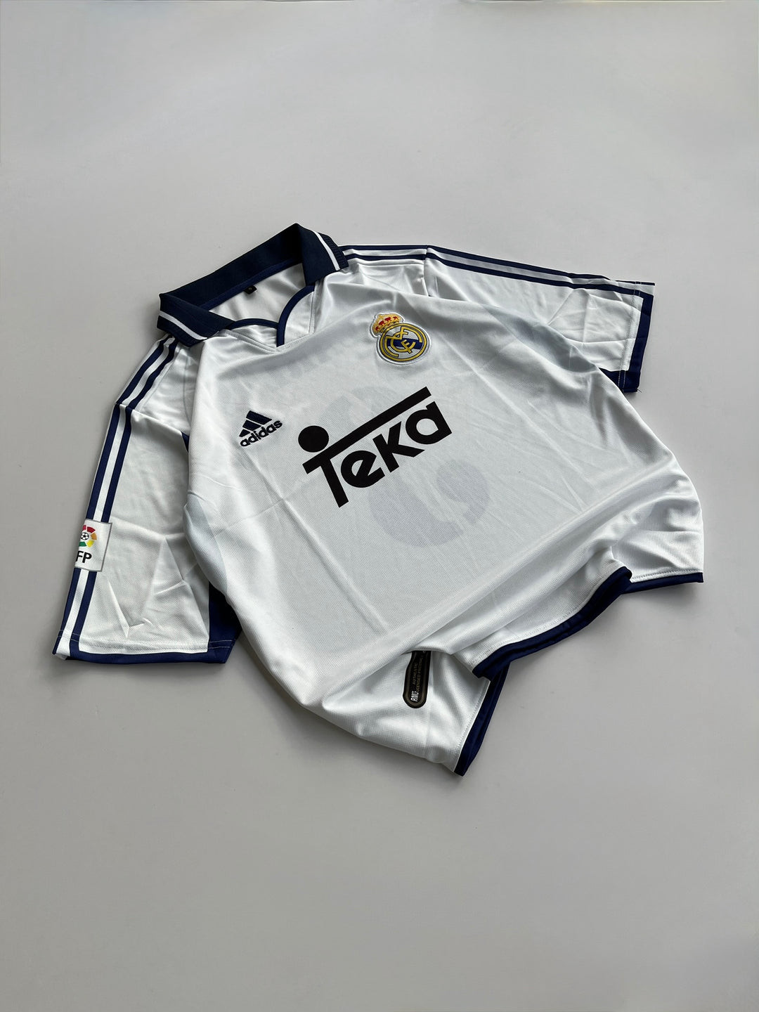 REAL MADRID RETRO 1999/00 HOME KIT COLLAR FIVE SLEEVE CARLOS (EMBROIDERY LOGOS)