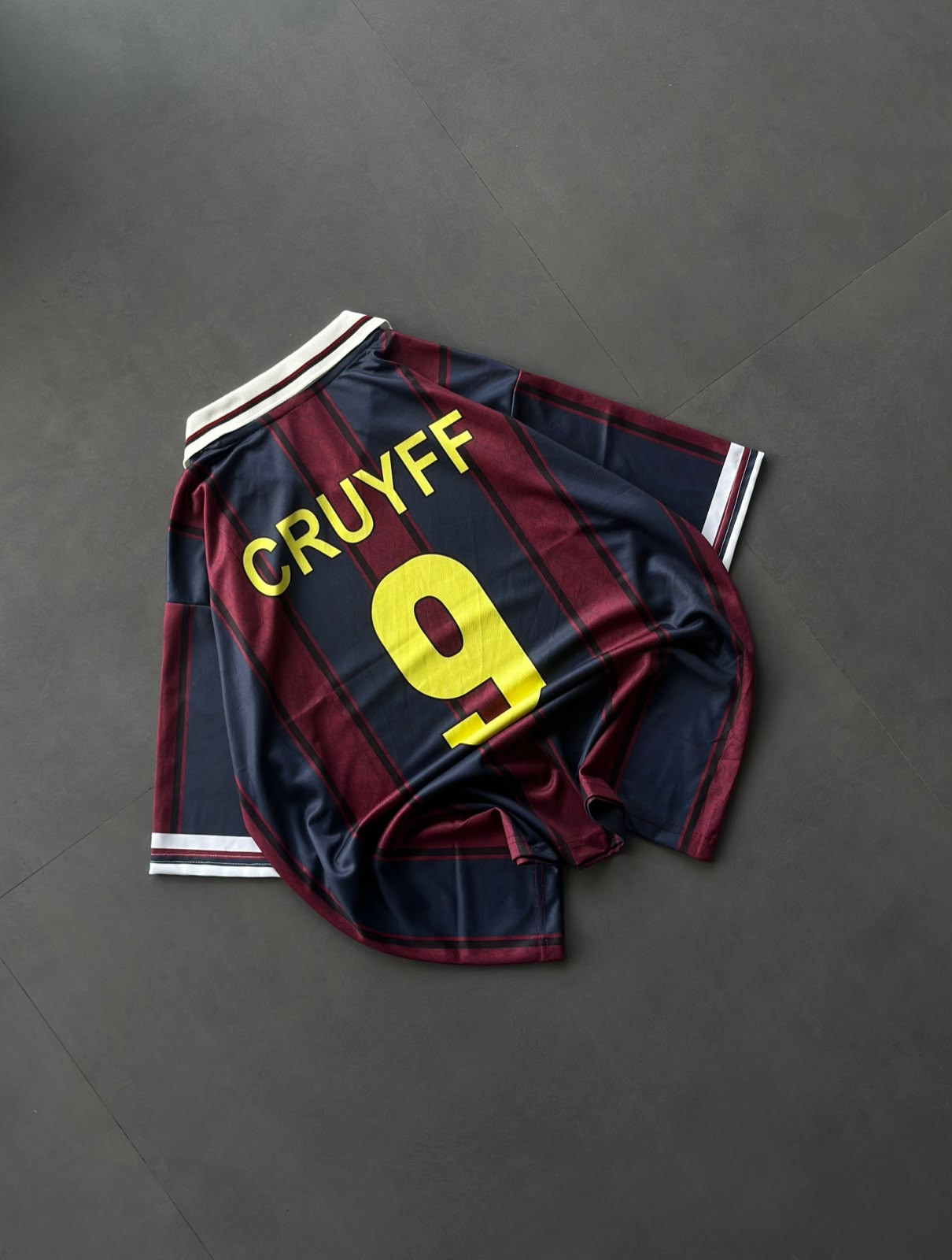 BARCELONA SPECIAL EDITION FIVE SLEEVE COLLAR CRUYFF