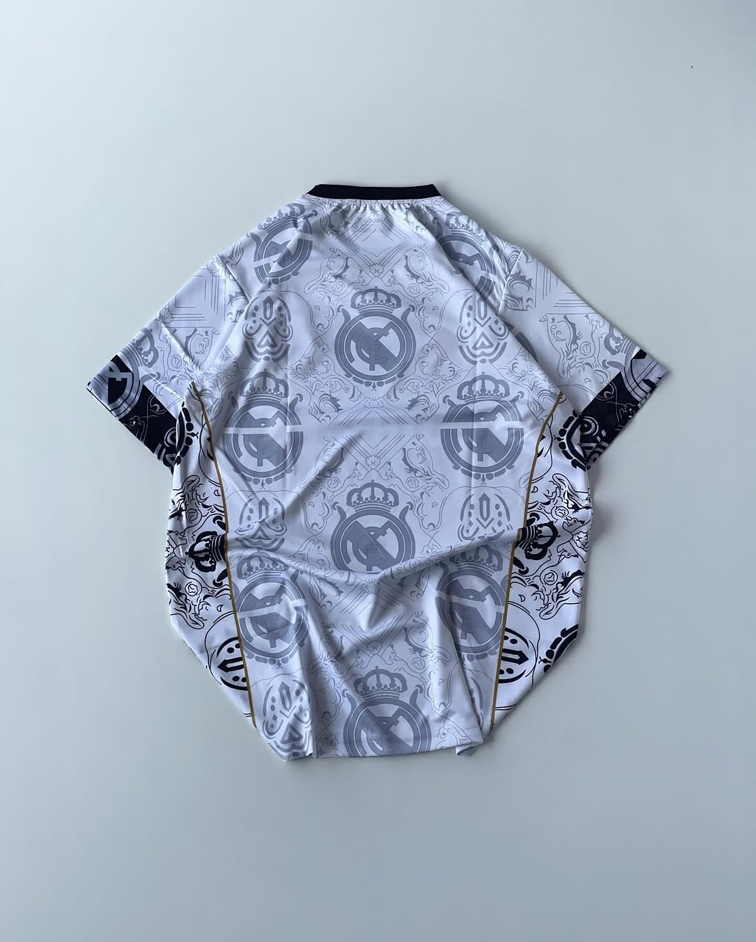REAL MADRID SPECIAL EDITION KIT (EMBROIDERY LOGOS)