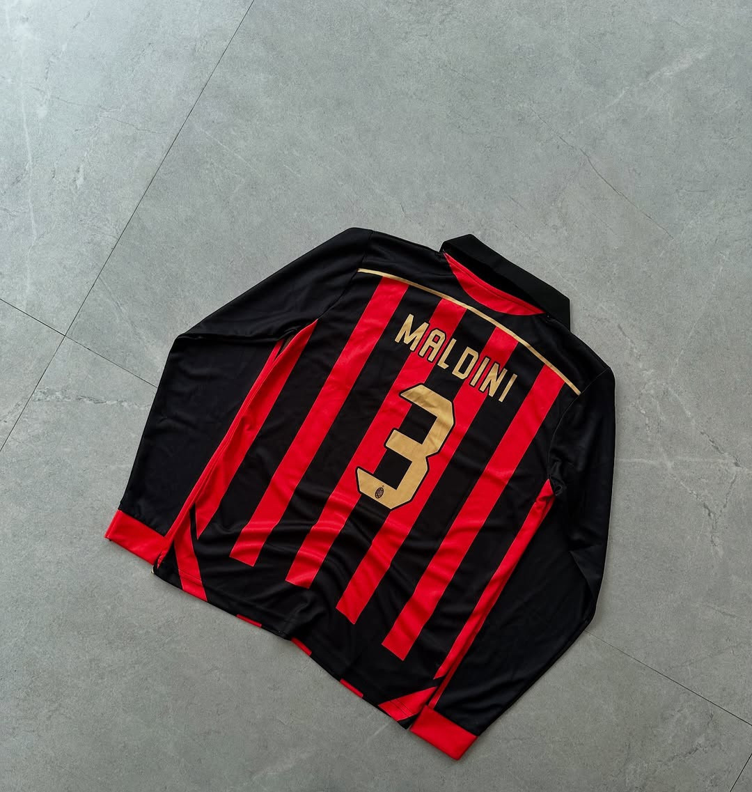 AC MILAN RETRO 2006-07 HOME KIT COLLAR FULL SLEEVE MALDINI (EMBROIDERY LOGO) .