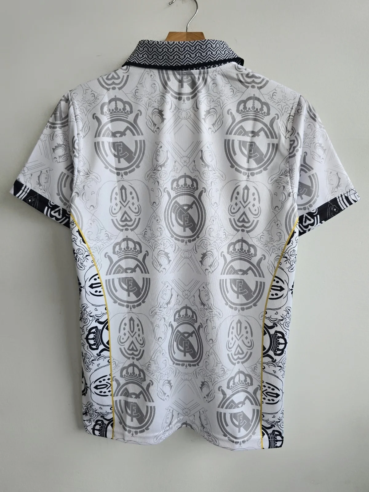 REAL MADRID SPECIAL EDITION COLLAR ( EMBROIDERY )