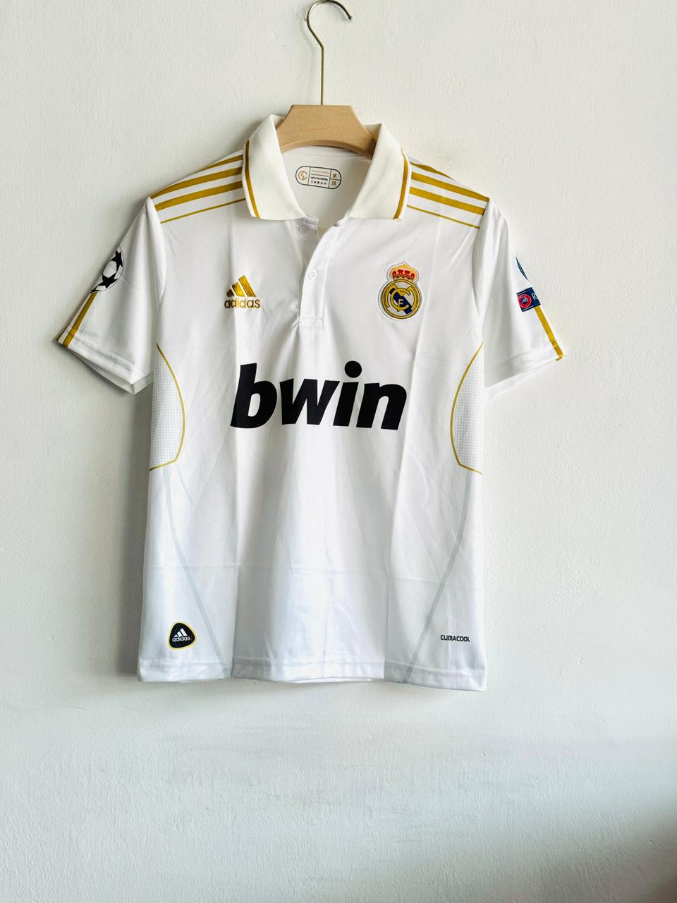 REAL MADRID RETRO 2011-12 HOME RONALDO with COLLAR (EMBROIDERY LOGOS)