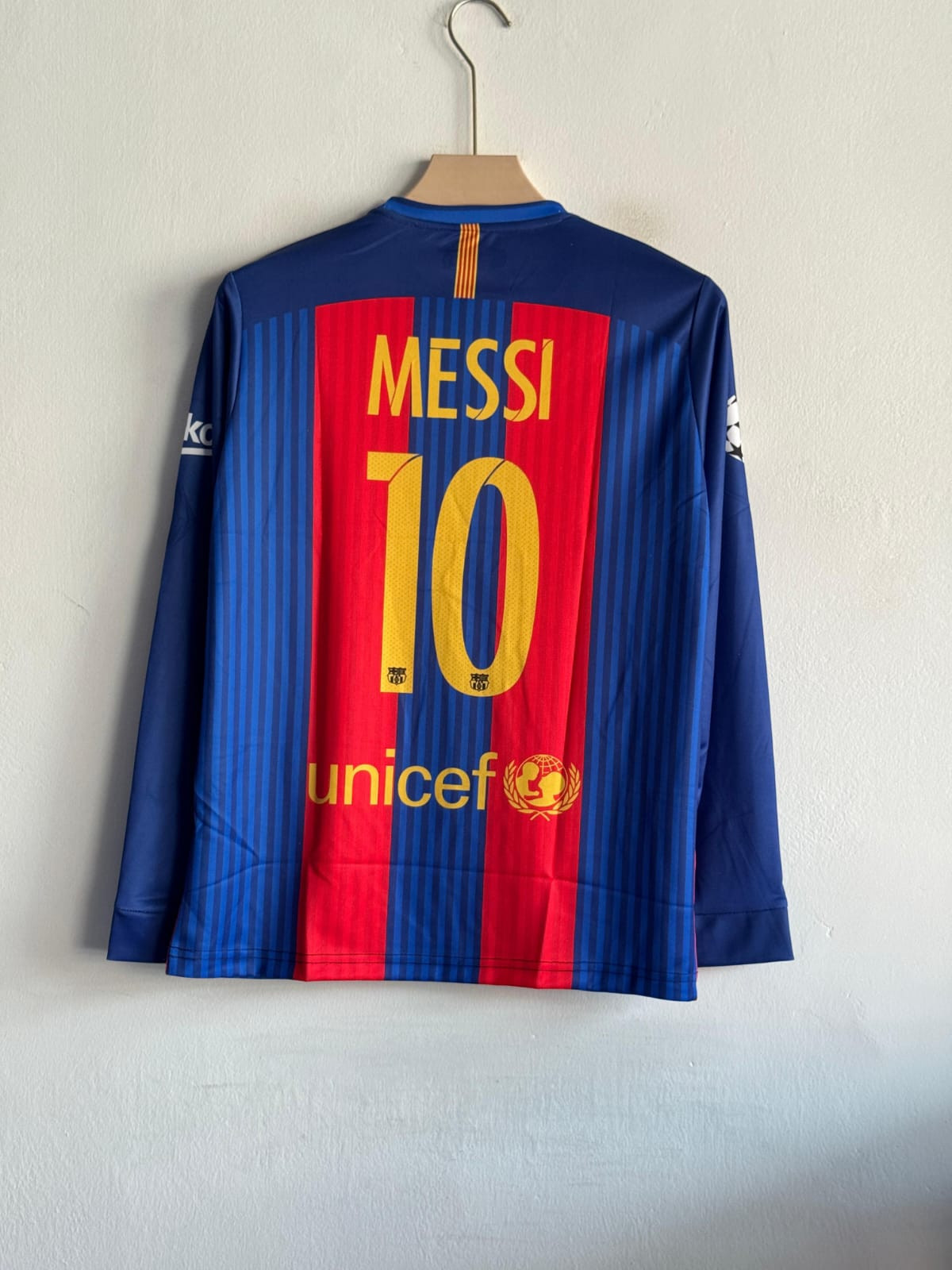 BARCELONA RETRO 2016-17 HOME KIT FULL SLEEVE MESSI (EMBROIDERY LOGOS)